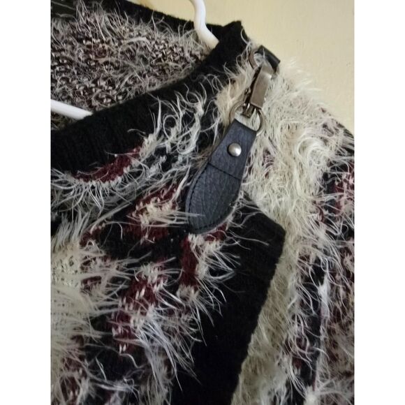 BCBG Maxazria Oversized Fuzzy Cardigan SZ M Aztec Leather Strap Closure Sweater - Picture 5 of 12